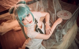 面饼仙儿cos初音未来 | 面饼仙儿_虚拟歌手·初音未来旗袍cos图包 [28P-514MB]